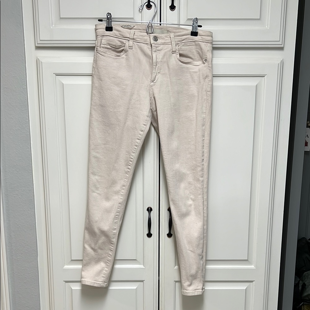 Joe’s blush colored mid rise skinny ankle. Women’s size 31.